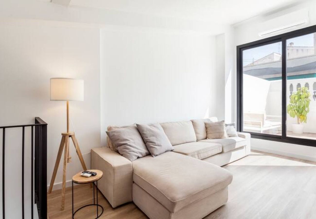 Central location Contemporary design High-end amenities  Walking distance Prime location Stylish interiors Panoramic views