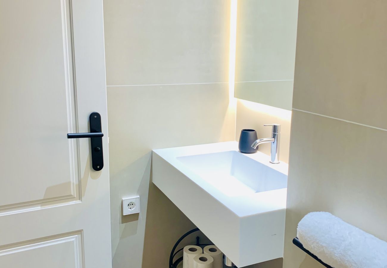 Apartment in Valencia / València - Bright & Cozy Apartment in the Heart of Valencia – With Sunny Terrace! 3